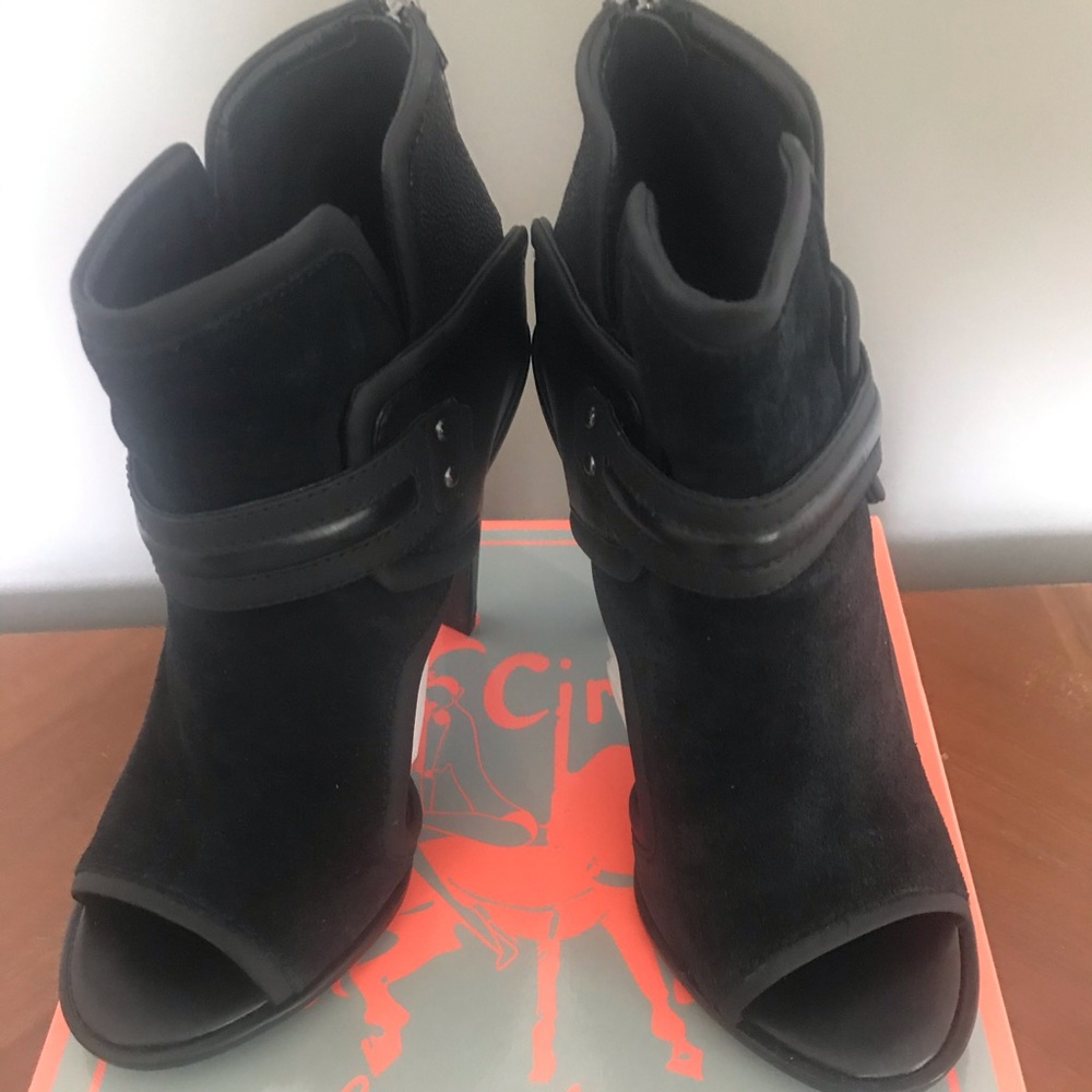 Sam Edelman black Skye peep toe bootie size 9